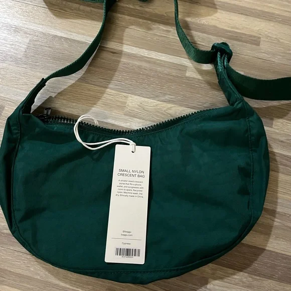BAGGU: Cypress Small Crescent Bag🌲 - Picture 3 of 3